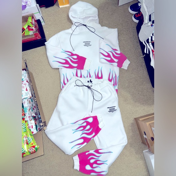 BoohooMAN Quavo Flame Print SweatSuit - Picture 4 of 16